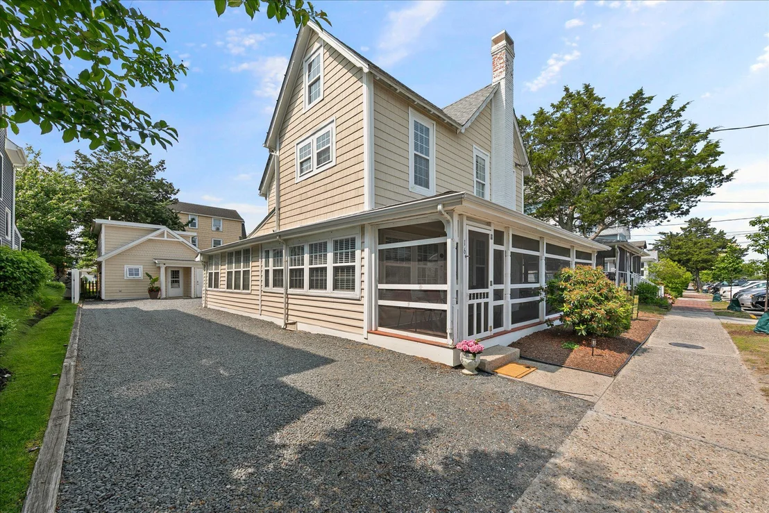 Photo of 16 DELAWARE AVENUE