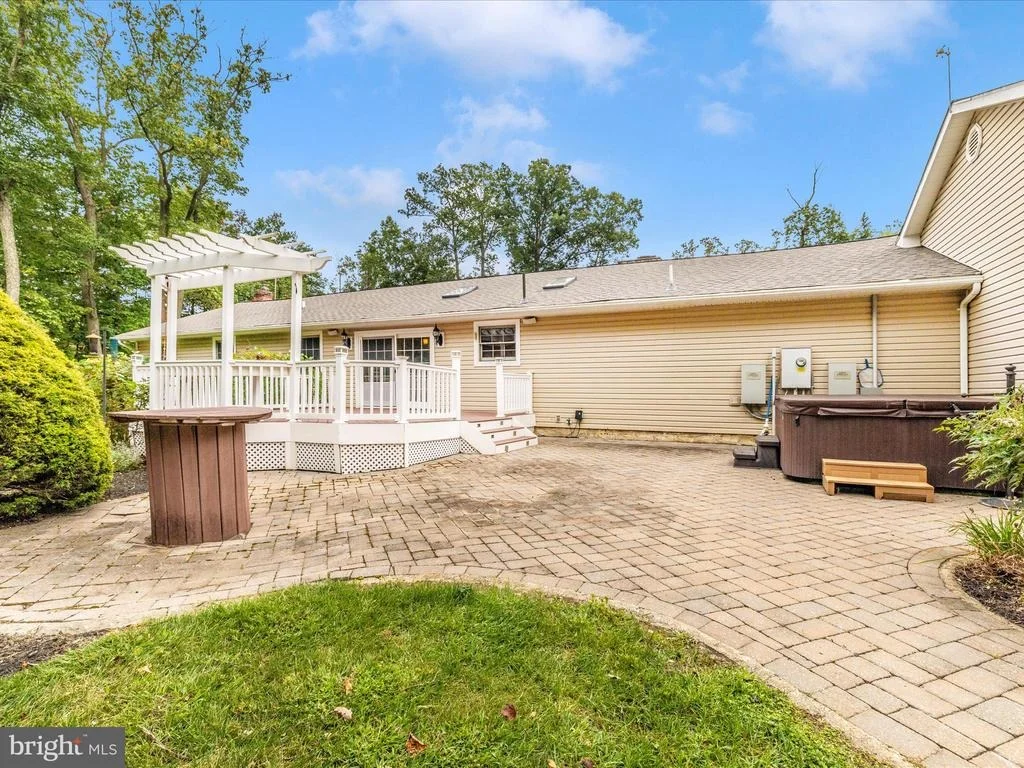 Photo of 6119 DAVIS ROAD