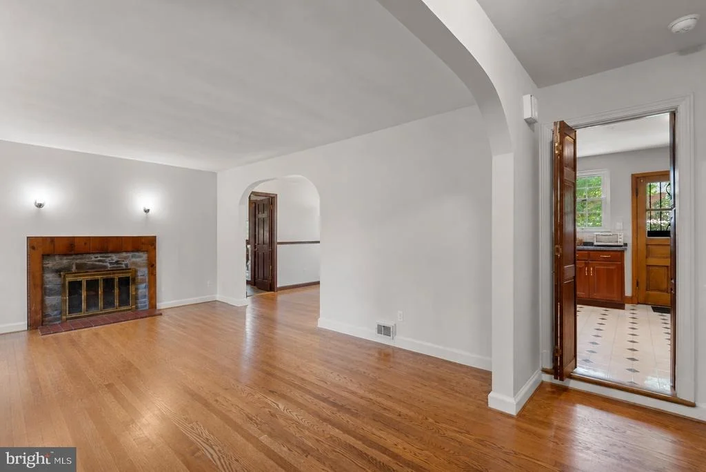Photo of 8911 BRADFORD ROAD