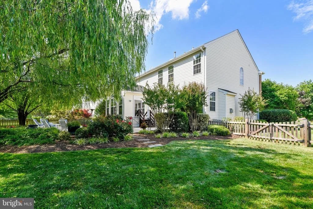Photo of 25853 SPRING FARM CIRCLE