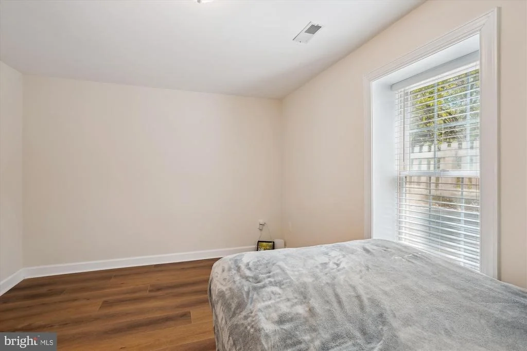 Photo of 302 TSCHIFFELY SQUARE ROAD