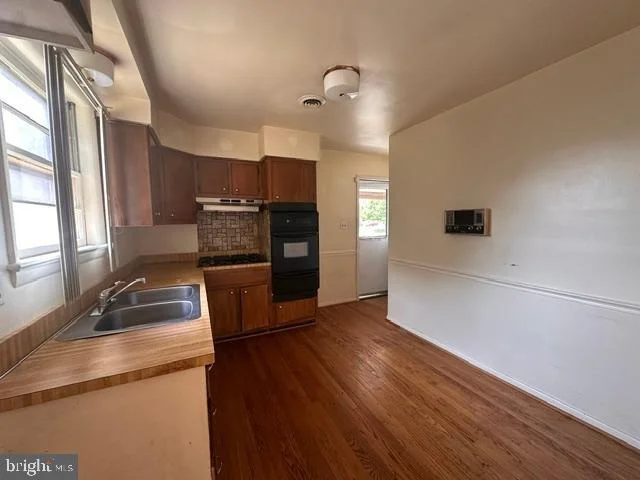 Photo of 6803 LOUISE LANE