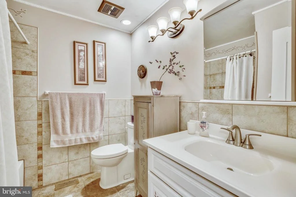 Photo of 15225 CENTERGATE DRIVE