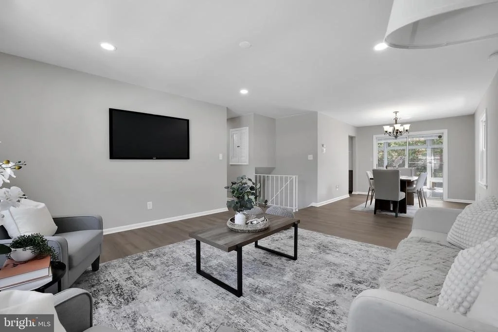 Photo of 833 LOXFORD TERRACE