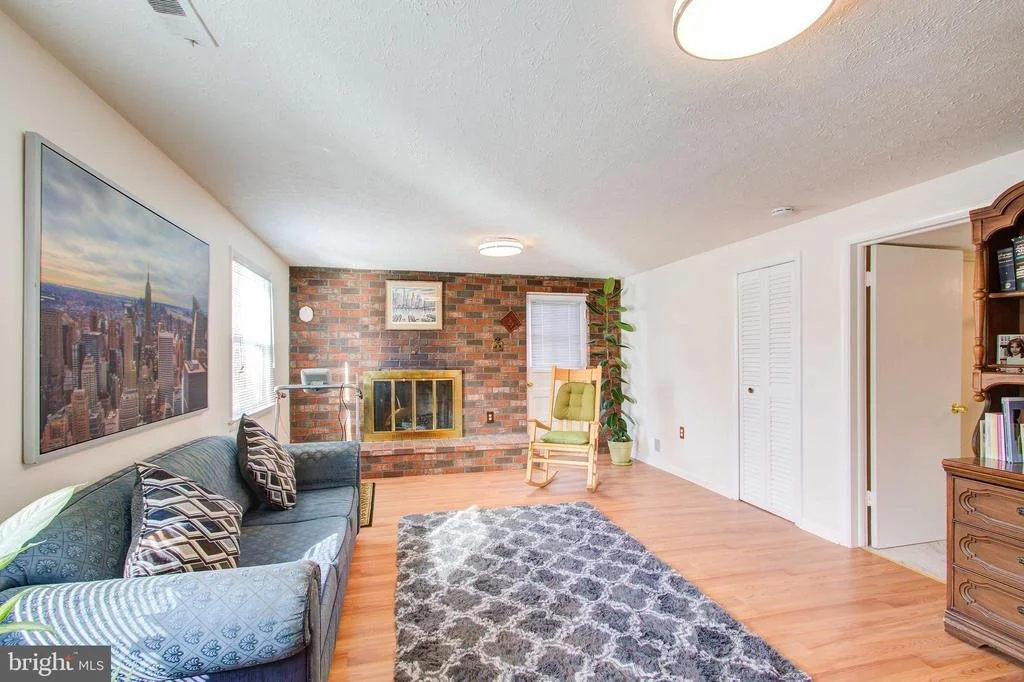 Photo of 606 BURNT MILLS AVENUE