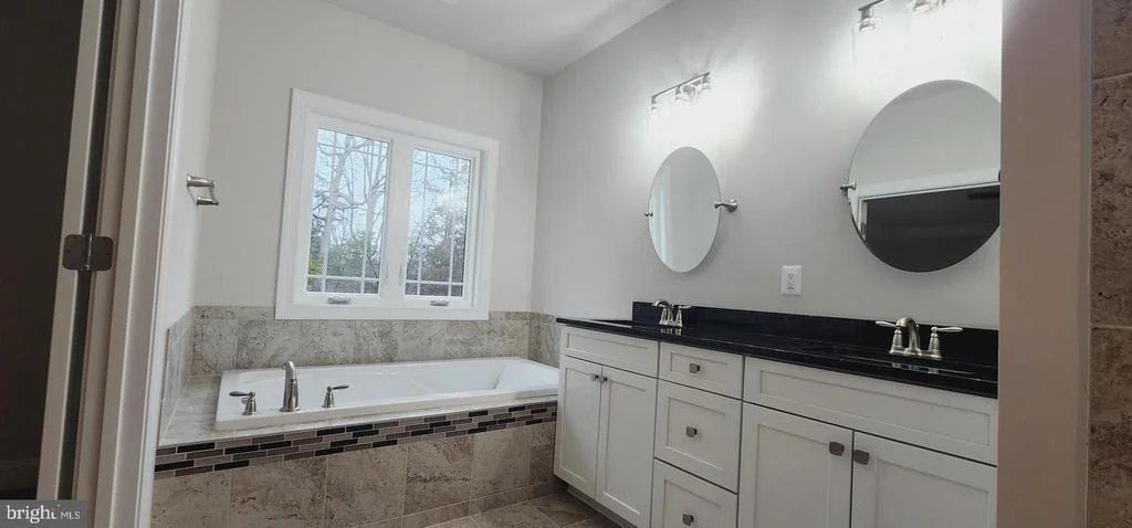 Photo of 7946 ROGUES ROAD