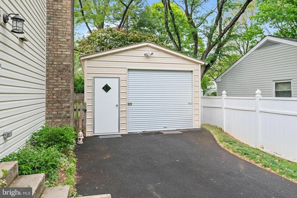 Photo of 970 HIGHPOINT DRIVE