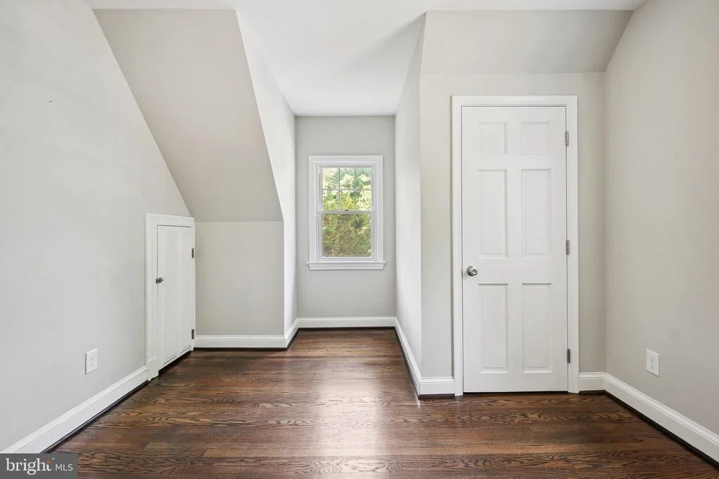 Photo of 514 SILVER SPRING AVENUE