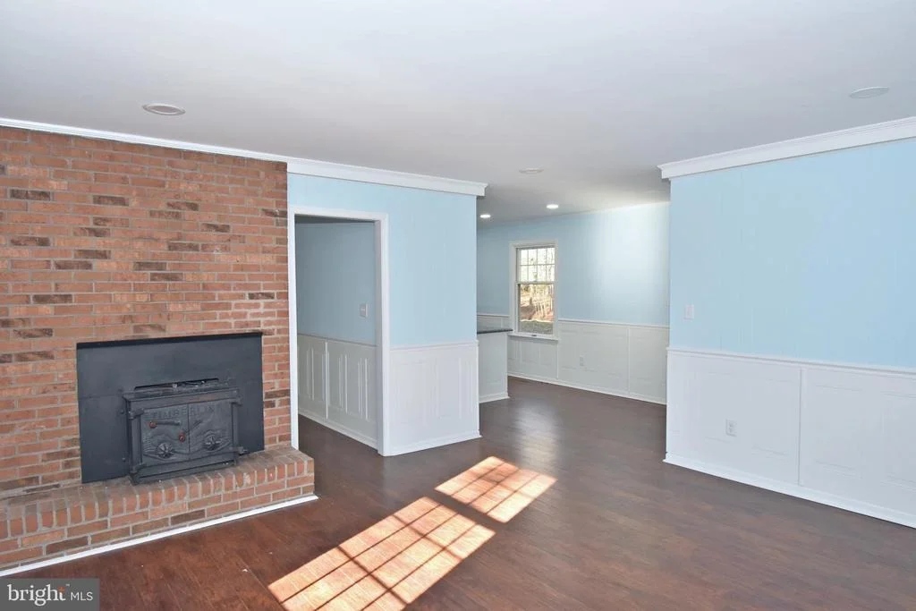 Photo of 4011 GROSSE POINT DRIVE