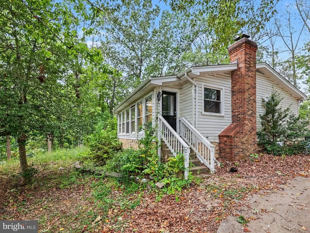 Photo of 211 MIDSHIPMAN CIRCLE