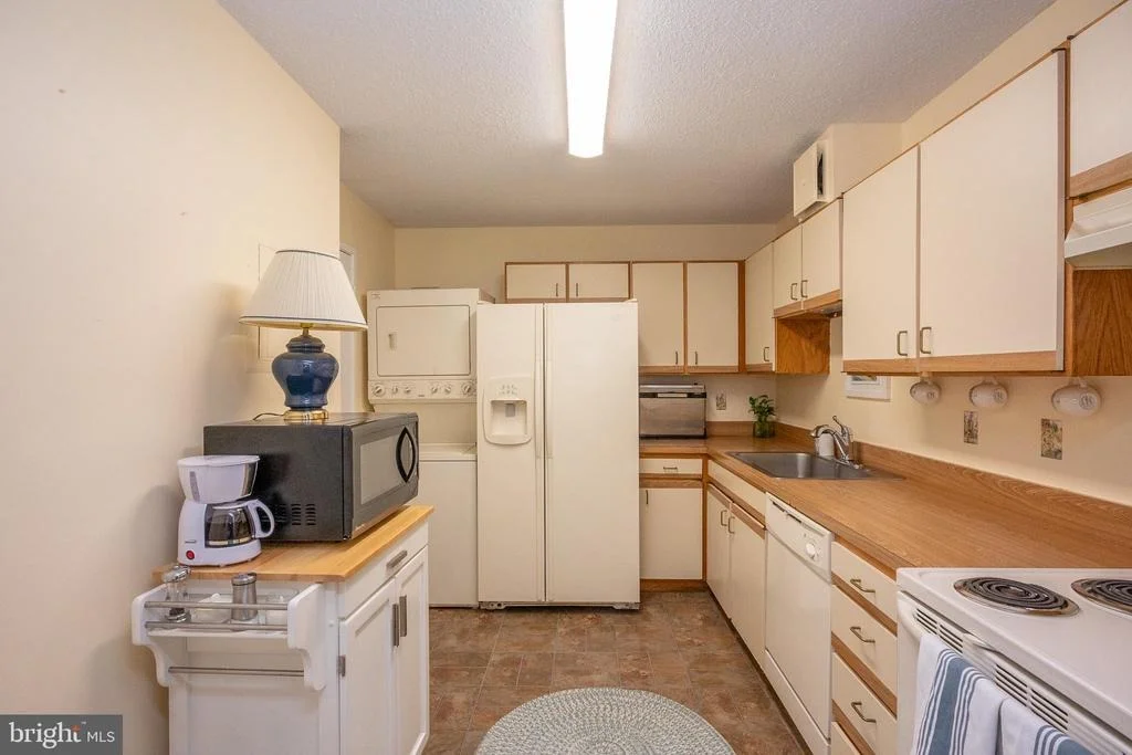Photo of Unit 2102 at 15107 INTERLACHEN DRIVE