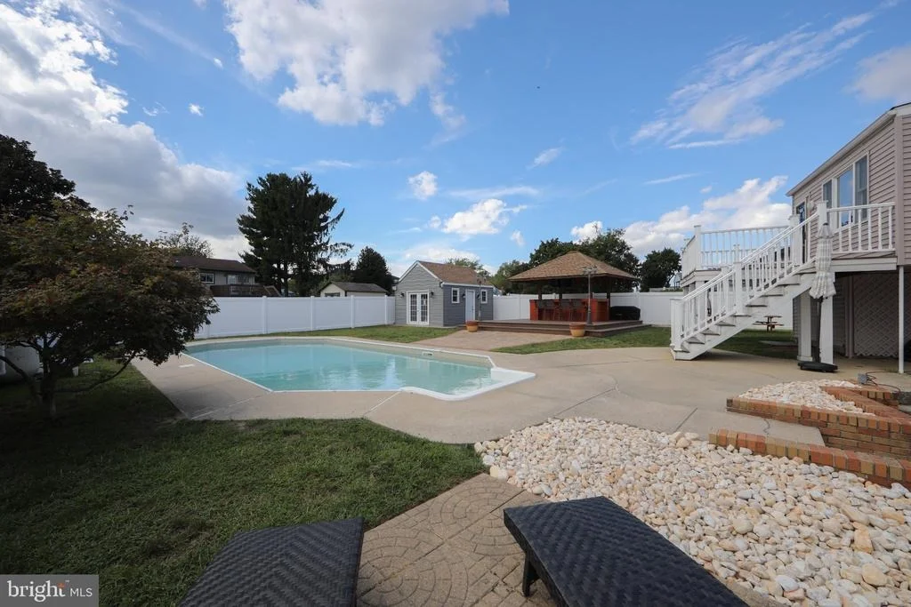 Photo of 787 LANCING ROAD