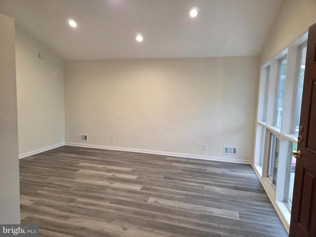 Photo of 5912 WINNER AVENUE