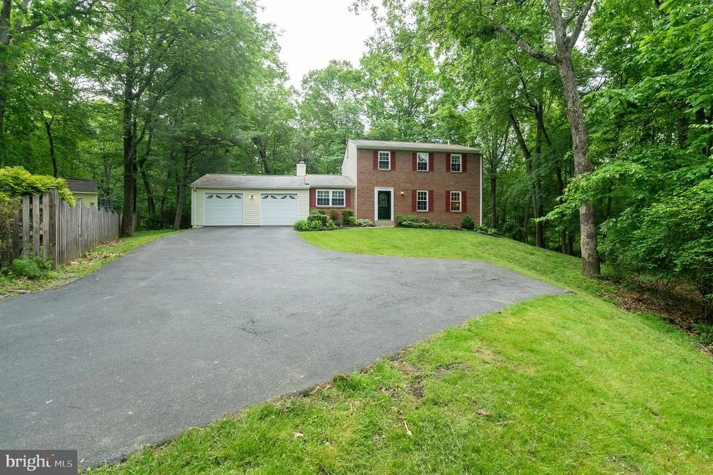 Photo of 8924 ROUNDLEAF WAY