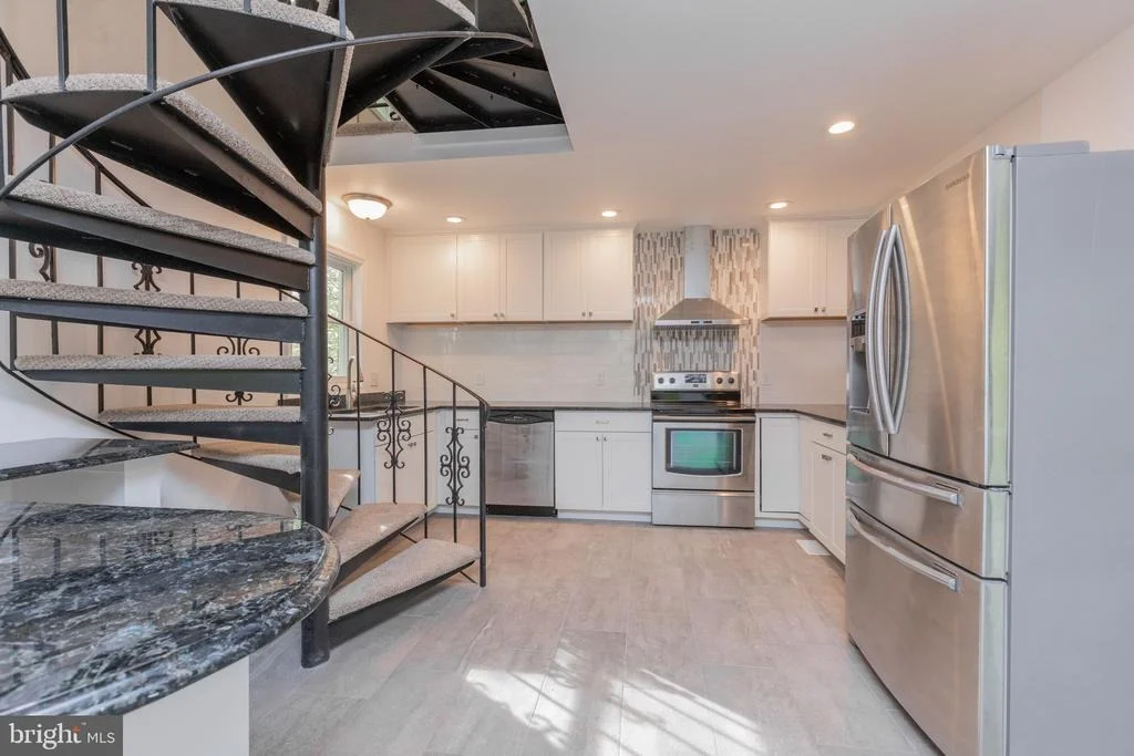 Photo of 2240 GREENVALLEY DRIVE