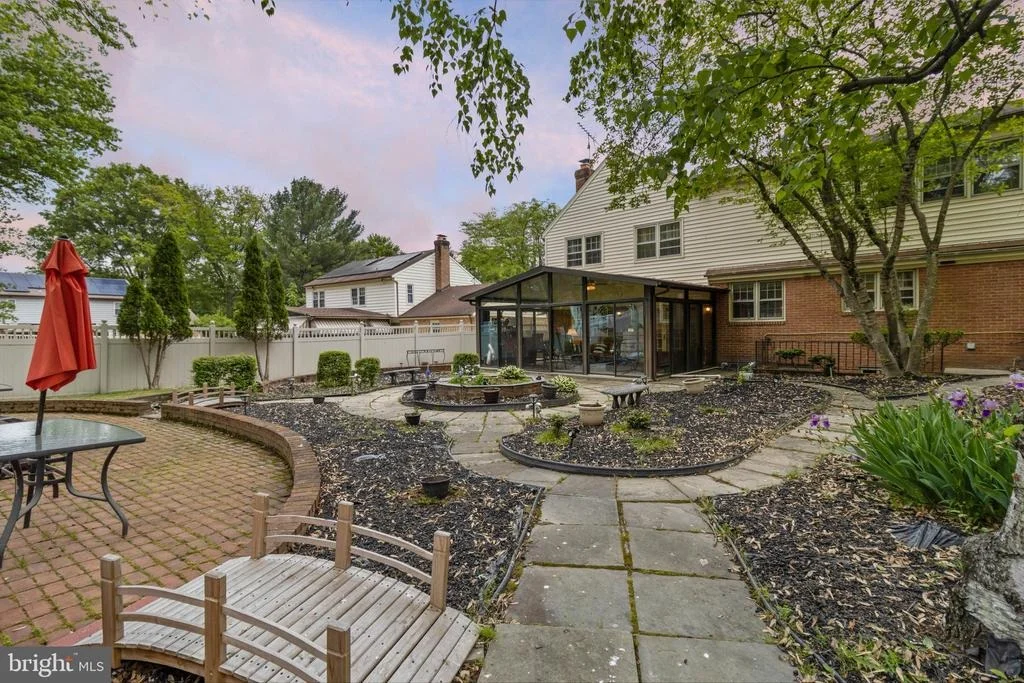 Photo of 2609 VILLAGE LANE