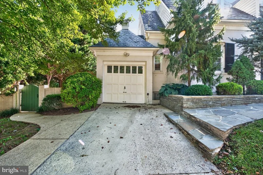 Photo of 8201 LARRY PLACE