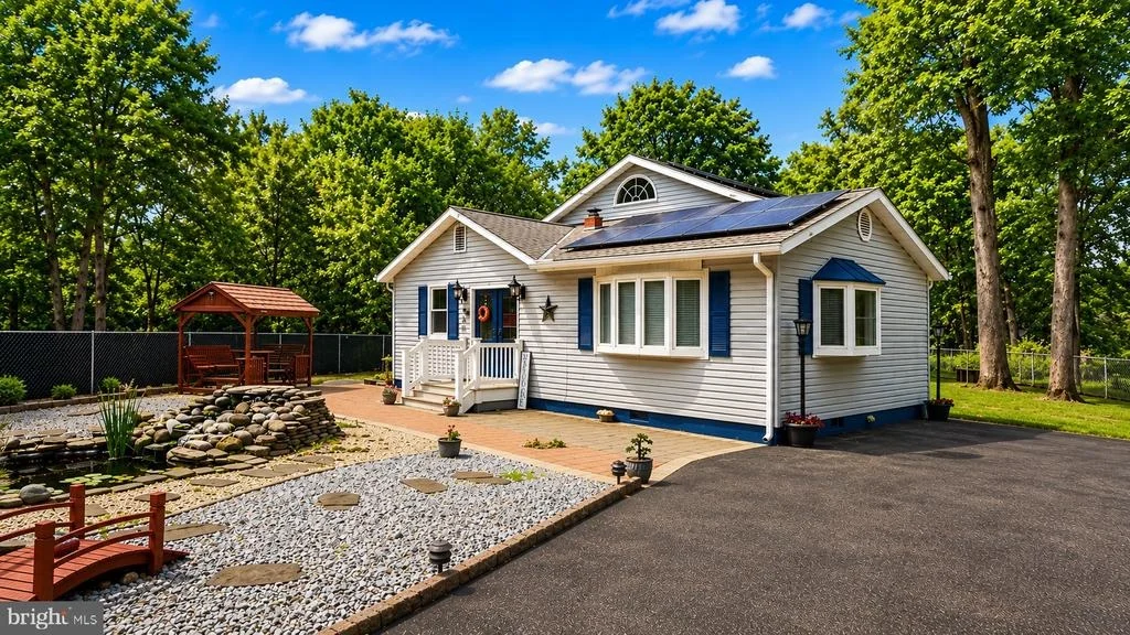Photo of 107 W BEACH ROAD