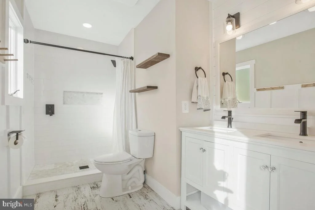 Photo of 11216 LAKEVIEW DRIVE