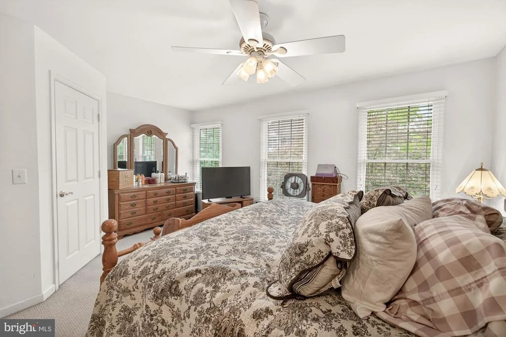 Photo of 2094 E GREENLEAF DRIVE