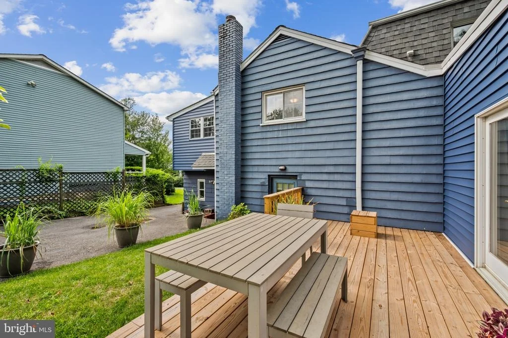 Photo of 213 PIPING ROCK DRIVE