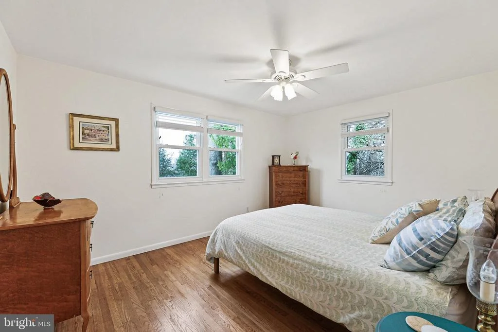 Photo of 4616 EXETER STREET