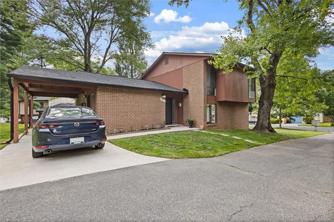 Photo of 9511 WANDERING WAY