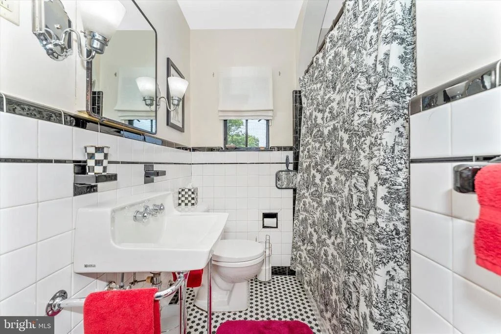 Photo of 402 W 2ND STREET