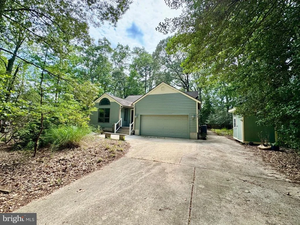 Photo of 23735 WOODS DRIVE