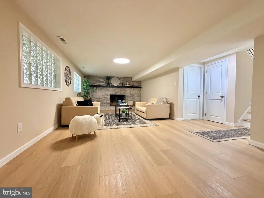Photo of 806 SUNSET DRIVE