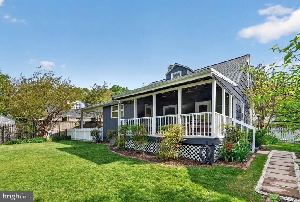 Photo of 7018 QUANDER ROAD