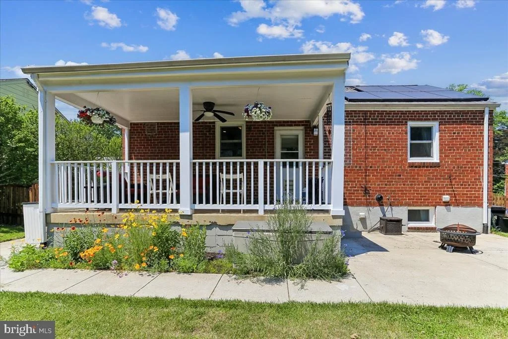 Photo of 1504 CREST ROAD