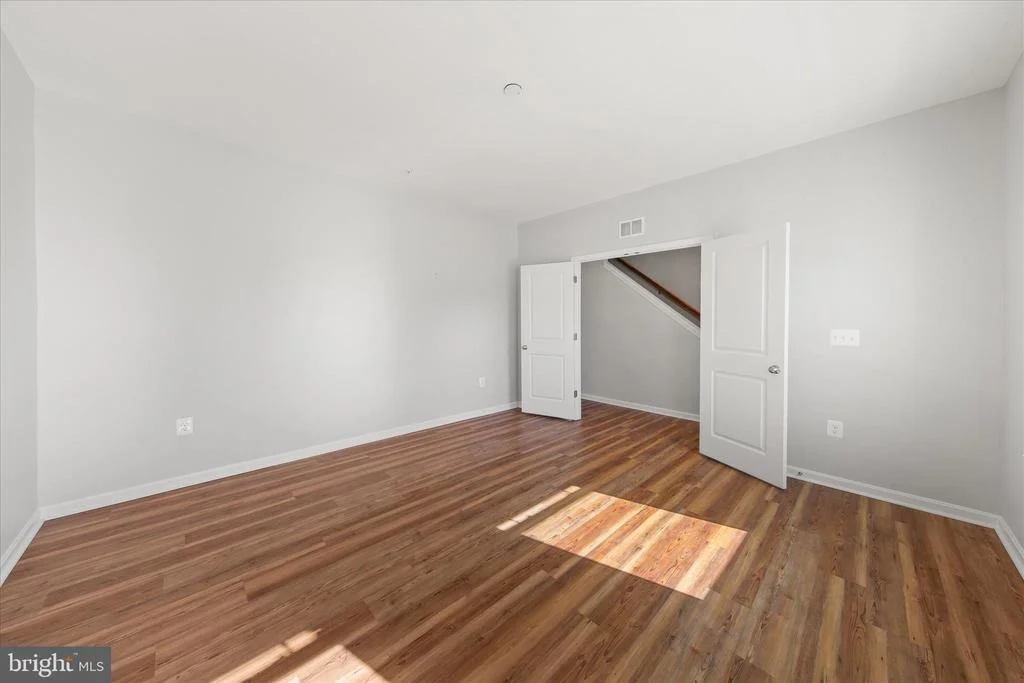 Photo of 5559 TRAFALGAR CIRCLE