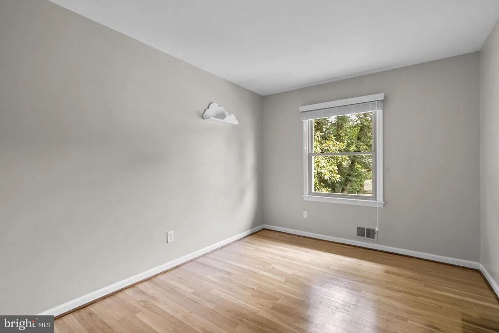 Photo of 822 LOXFORD TERRACE