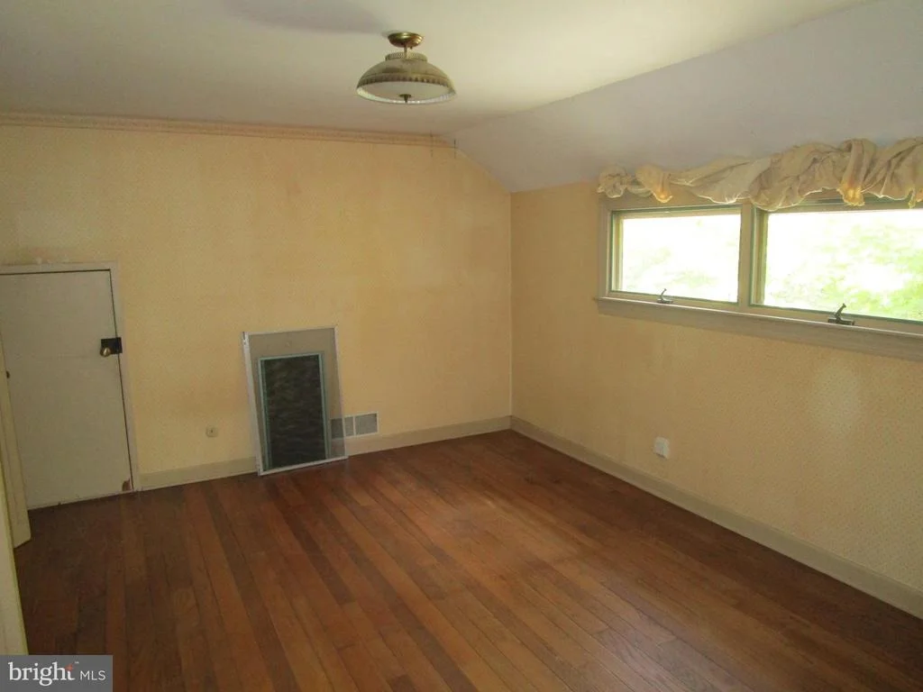 Photo of 40 W FAIRWAY CIRCLE