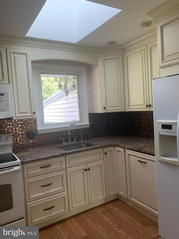 Photo of 1006 CRESTOVER ROAD