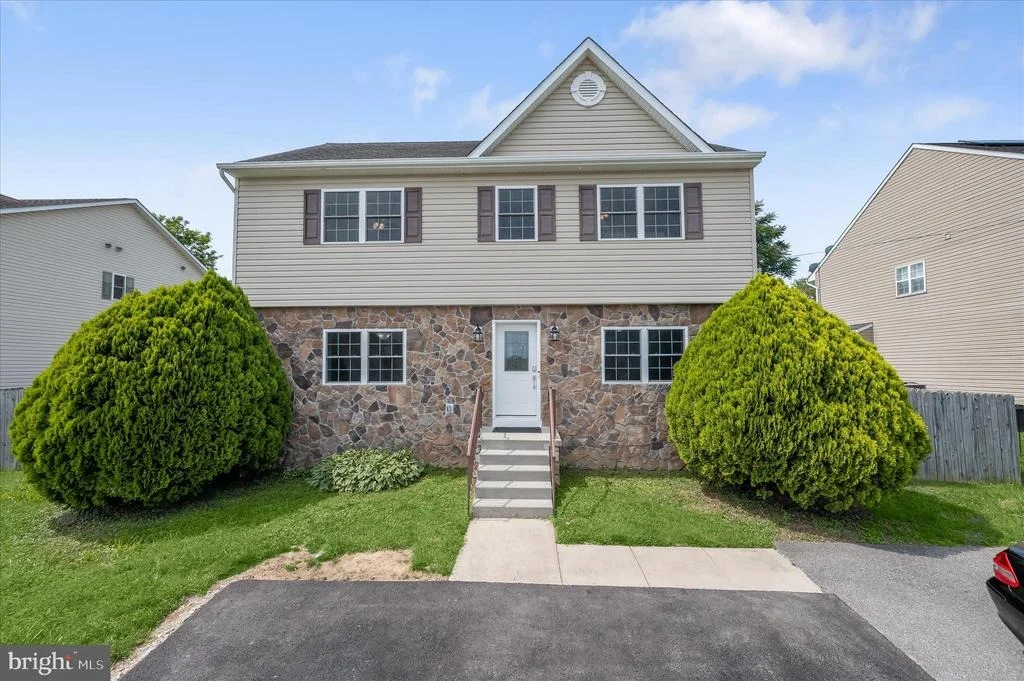 Photo of 305 BISHOP AVENUE