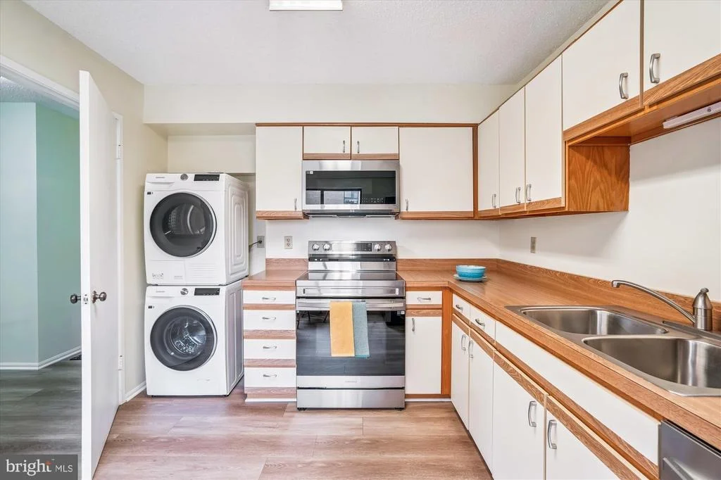 Photo of Unit 3412 at 15115 INTERLACHEN DRIVE