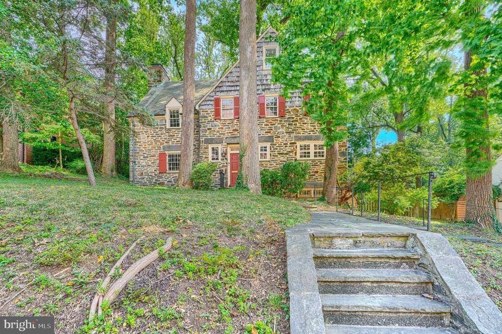 Photo of 15 W COLD SPRING LANE