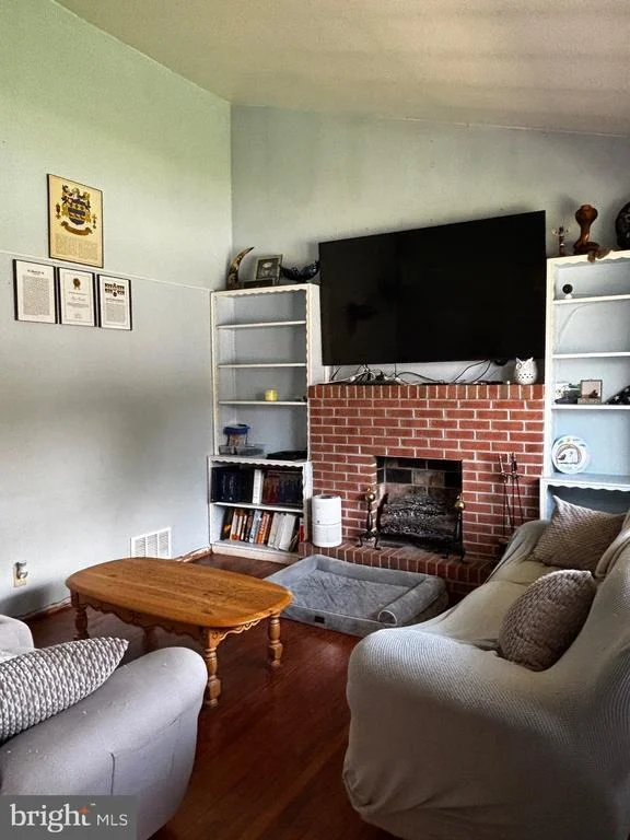 Photo of 811 LYNVUE ROAD