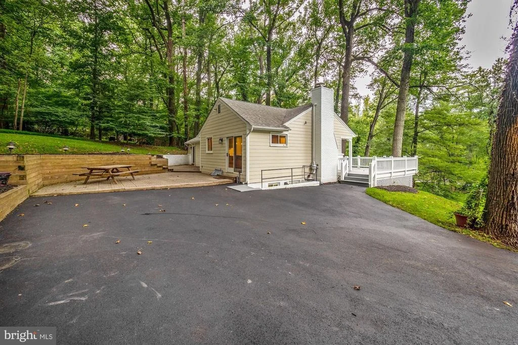 Photo of 407 WILLINGTON DRIVE