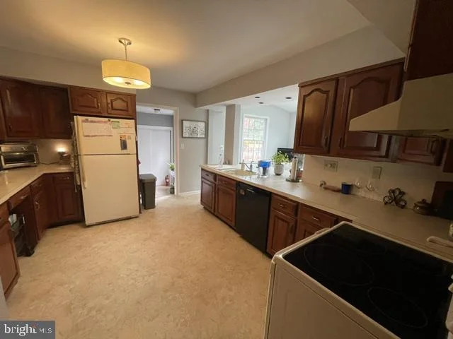 Photo of 321 N STANWICK ROAD