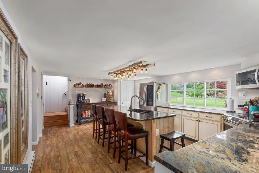 Photo of 2310 PUTNAM ROAD