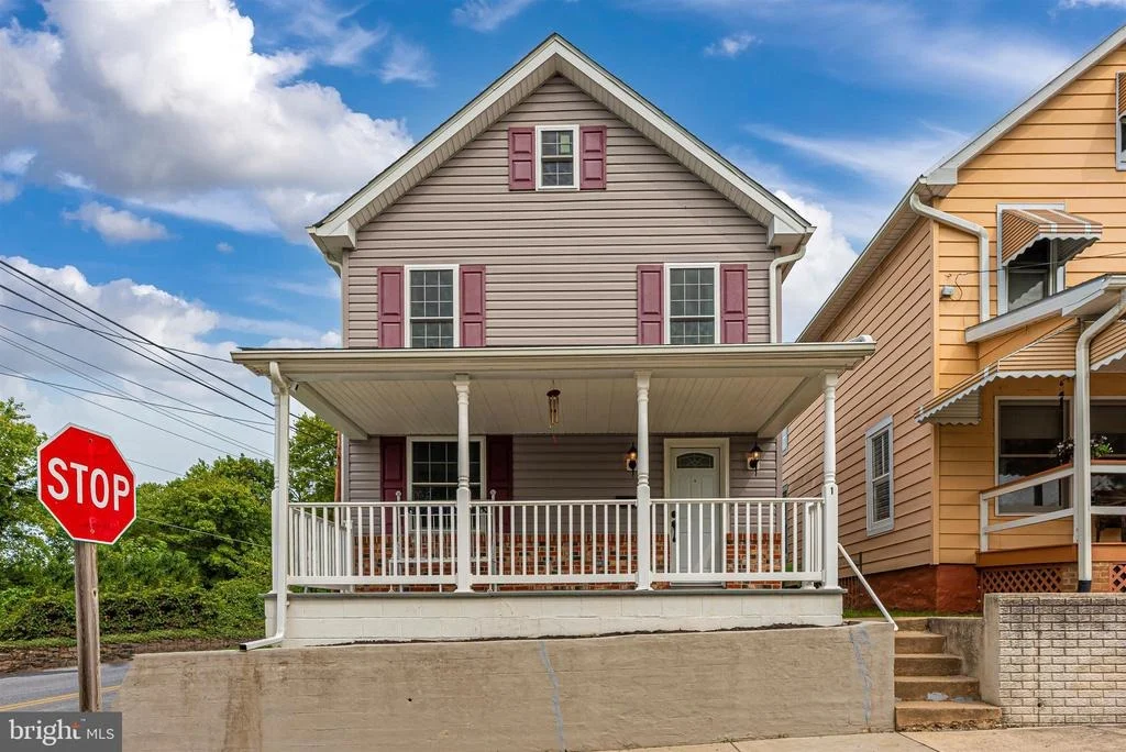 Photo of 1 E E STREET