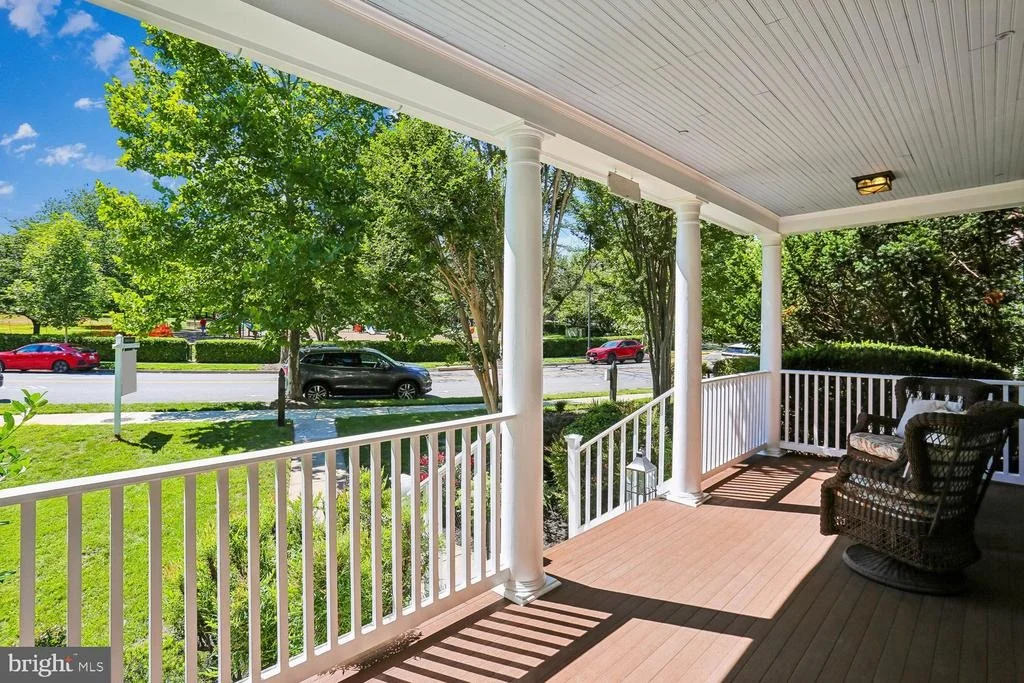 Photo of 465 TSCHIFFELY SQUARE ROAD