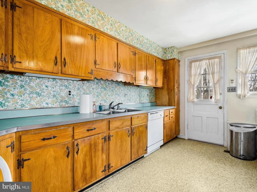 Photo of 17305 BATCHELLORS FOREST ROAD