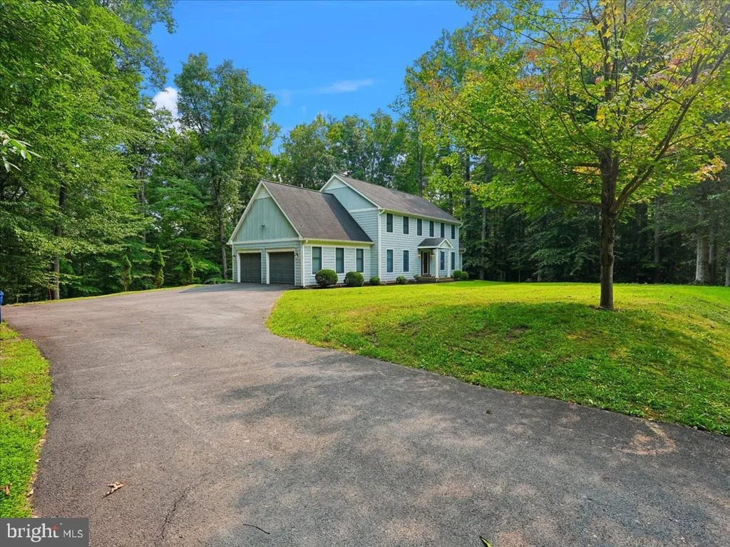 Photo of 8253 HONEYSUCKLE ROAD