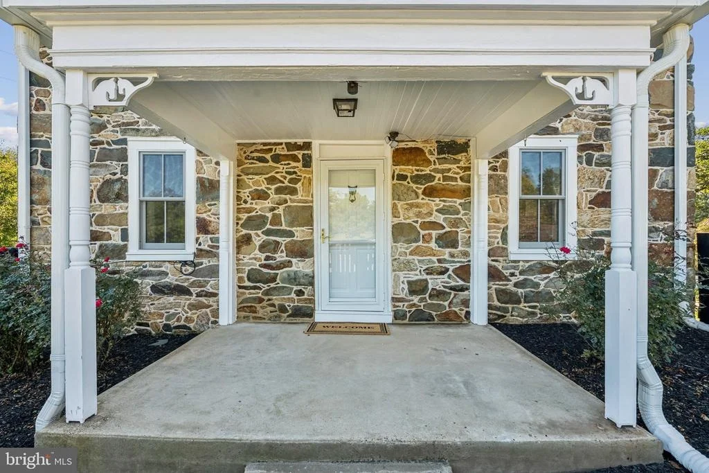 Photo of 20596 AIRMONT ROAD