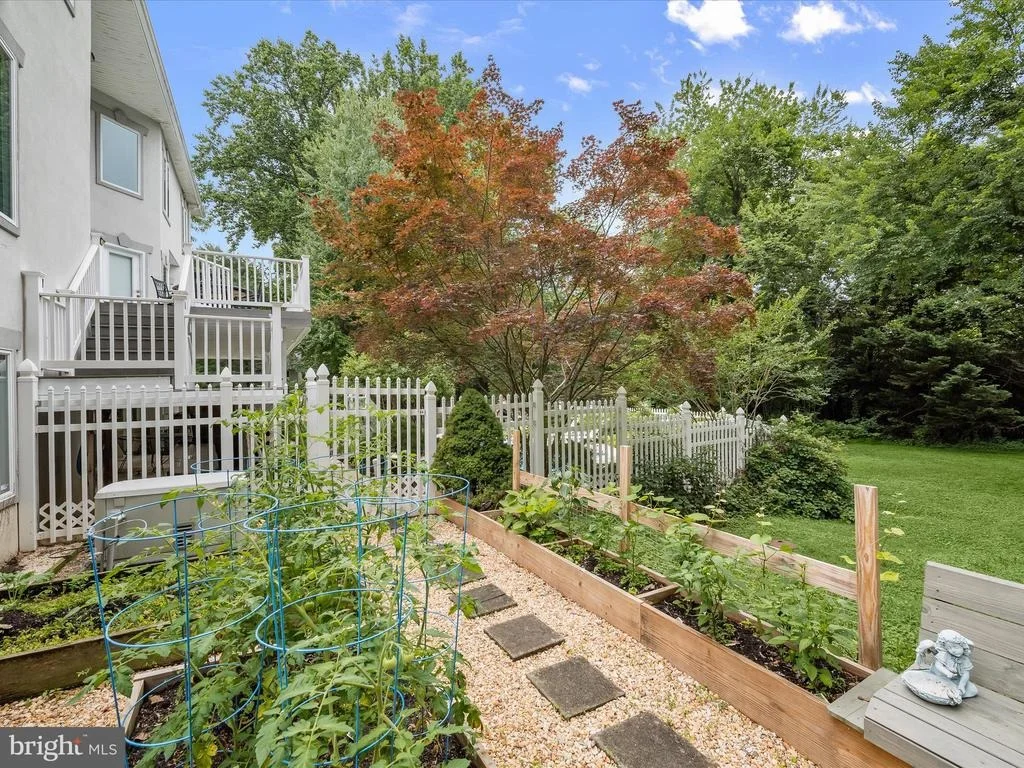 Photo of 1199 ASQUITHPINES PLACE