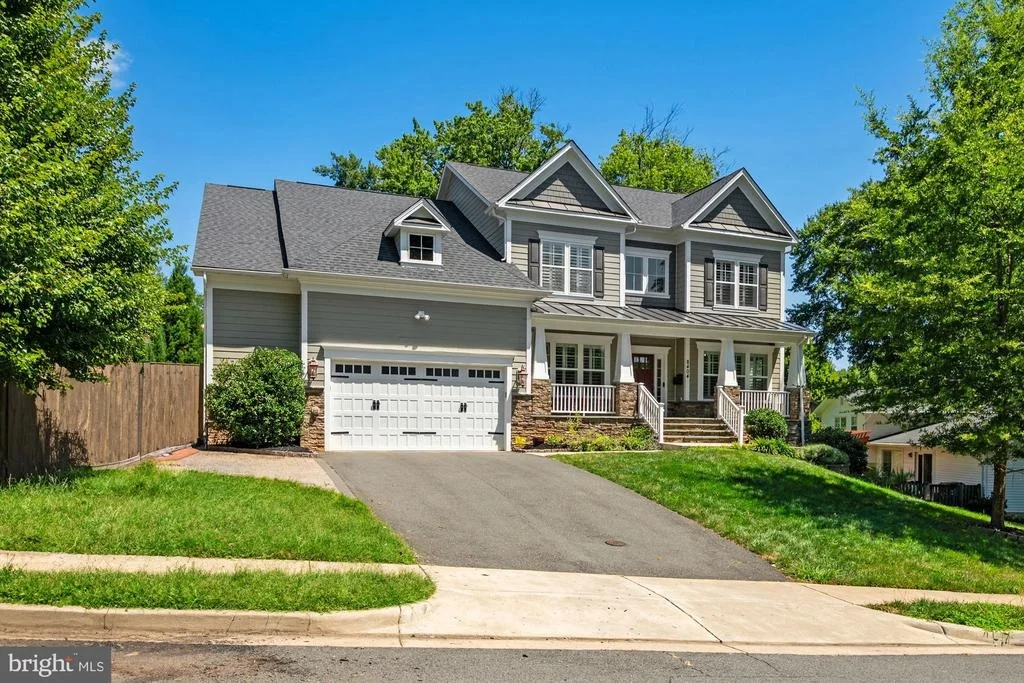 Photo of 8404 STONEWALL DRIVE